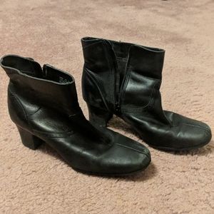 Clark's zip-up heeled boots